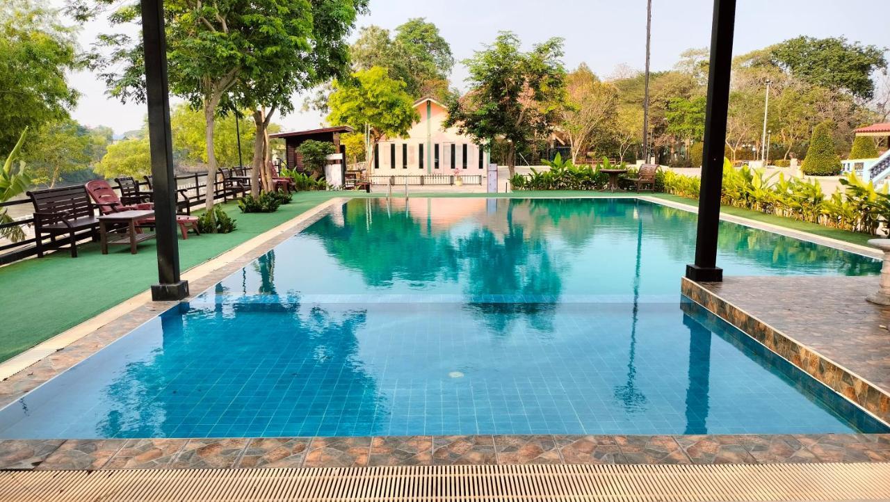 Toh Buk Seng Ayutthaya Hotel Exterior foto
