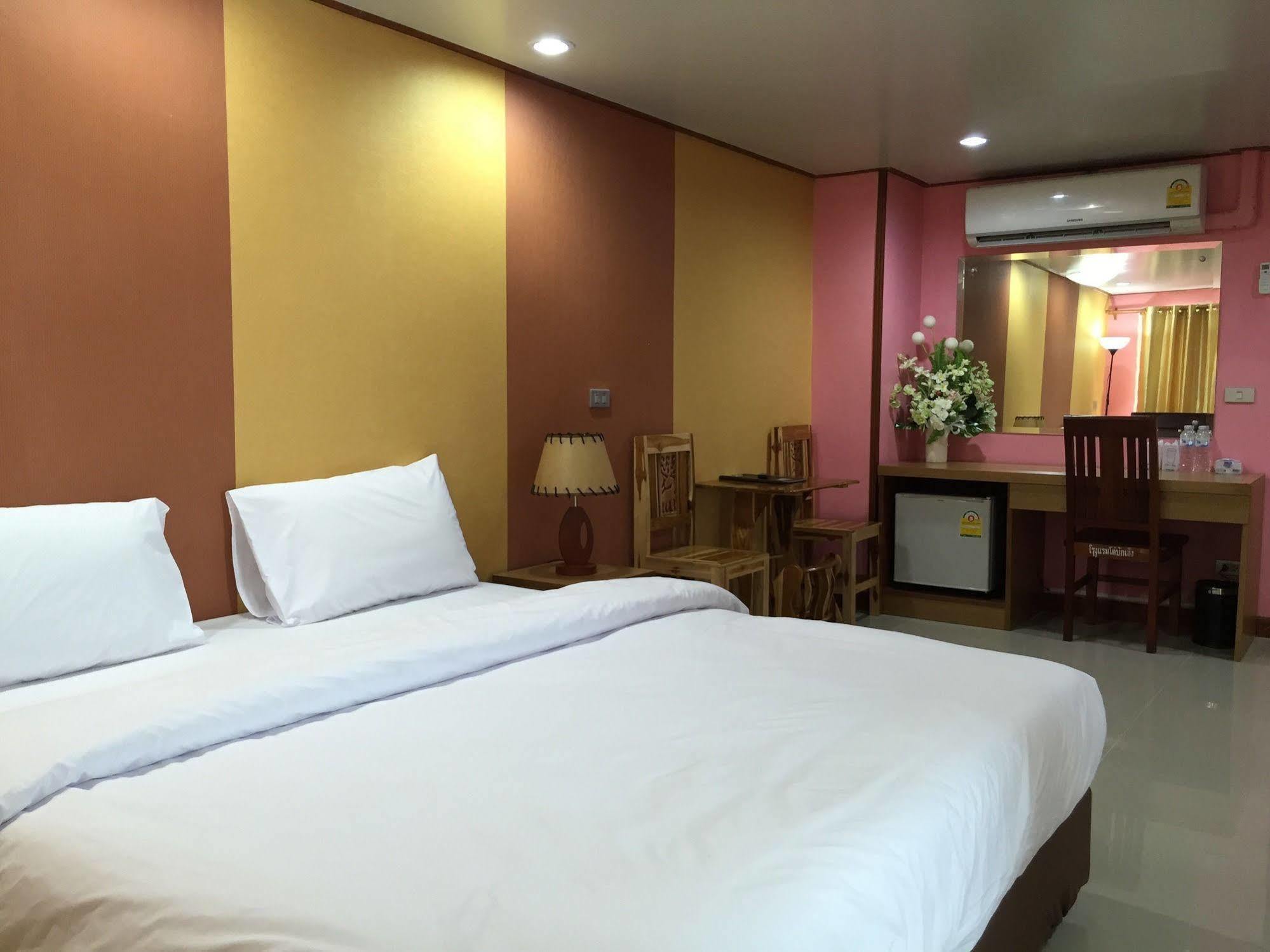 Toh Buk Seng Ayutthaya Hotel Exterior foto