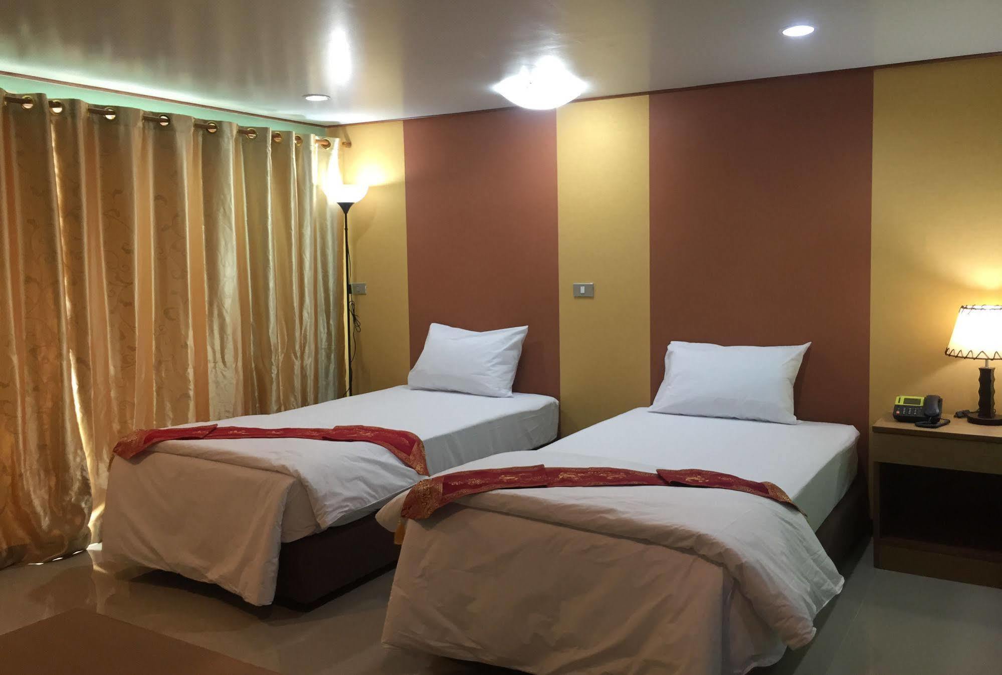 Toh Buk Seng Ayutthaya Hotel Exterior foto
